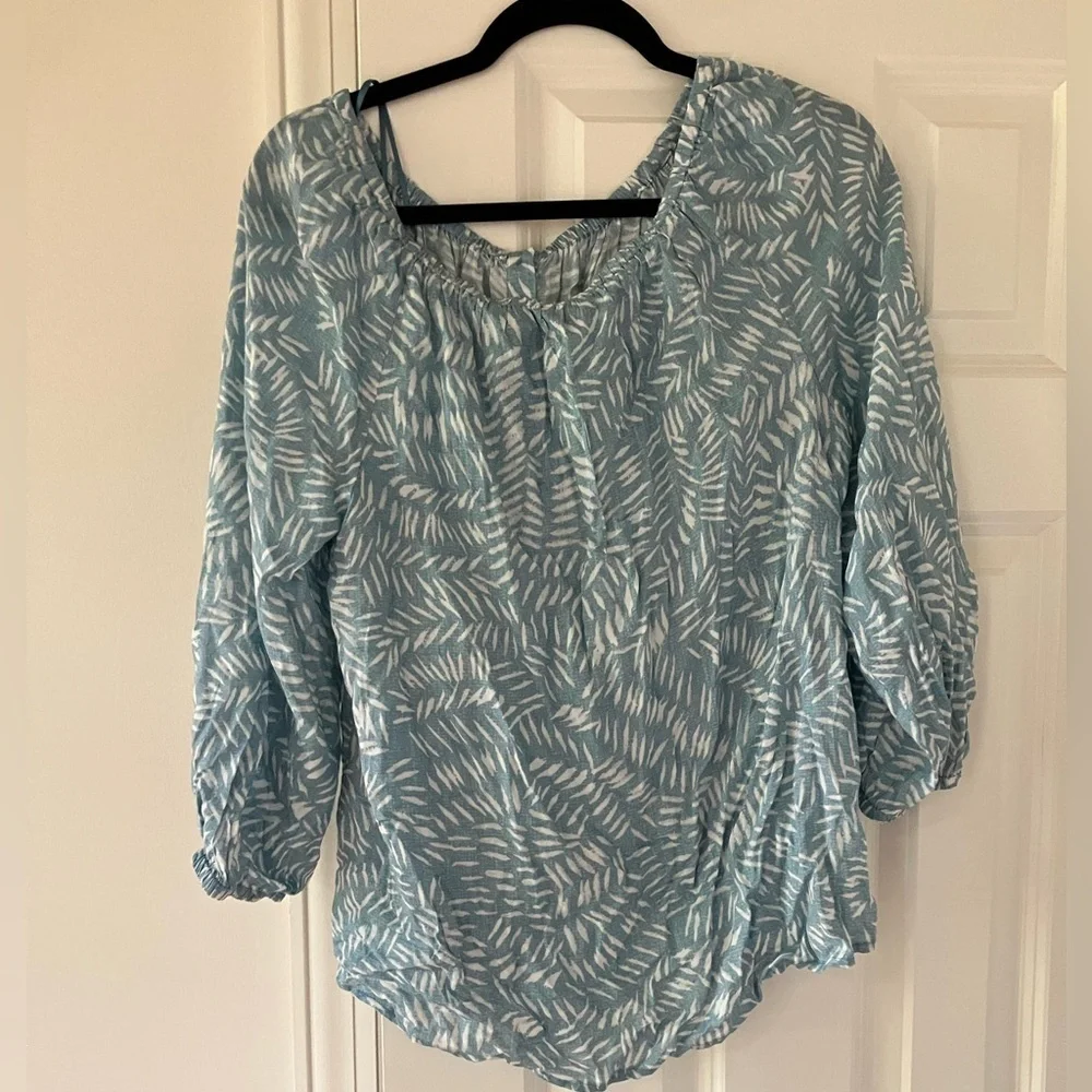 NWT NIC + Zoee Women's Blue Patterned In Stitches Buttondown Top (Medium)